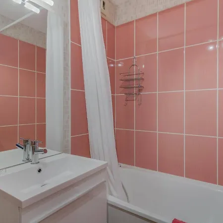 Apartment Pour 6 Pers Avec Balcon, Parking Et Wifi - - Fr-1-402-30 *